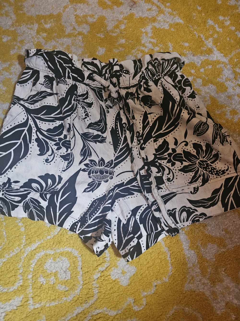Who What Wear Black & White Floral Paperbag Waist Shorts
